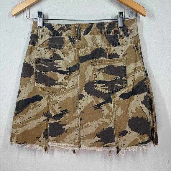Women's Pol Camouflage Paneled Raw Hem Mini Skirt Size M NEW - Picture 7 of 8